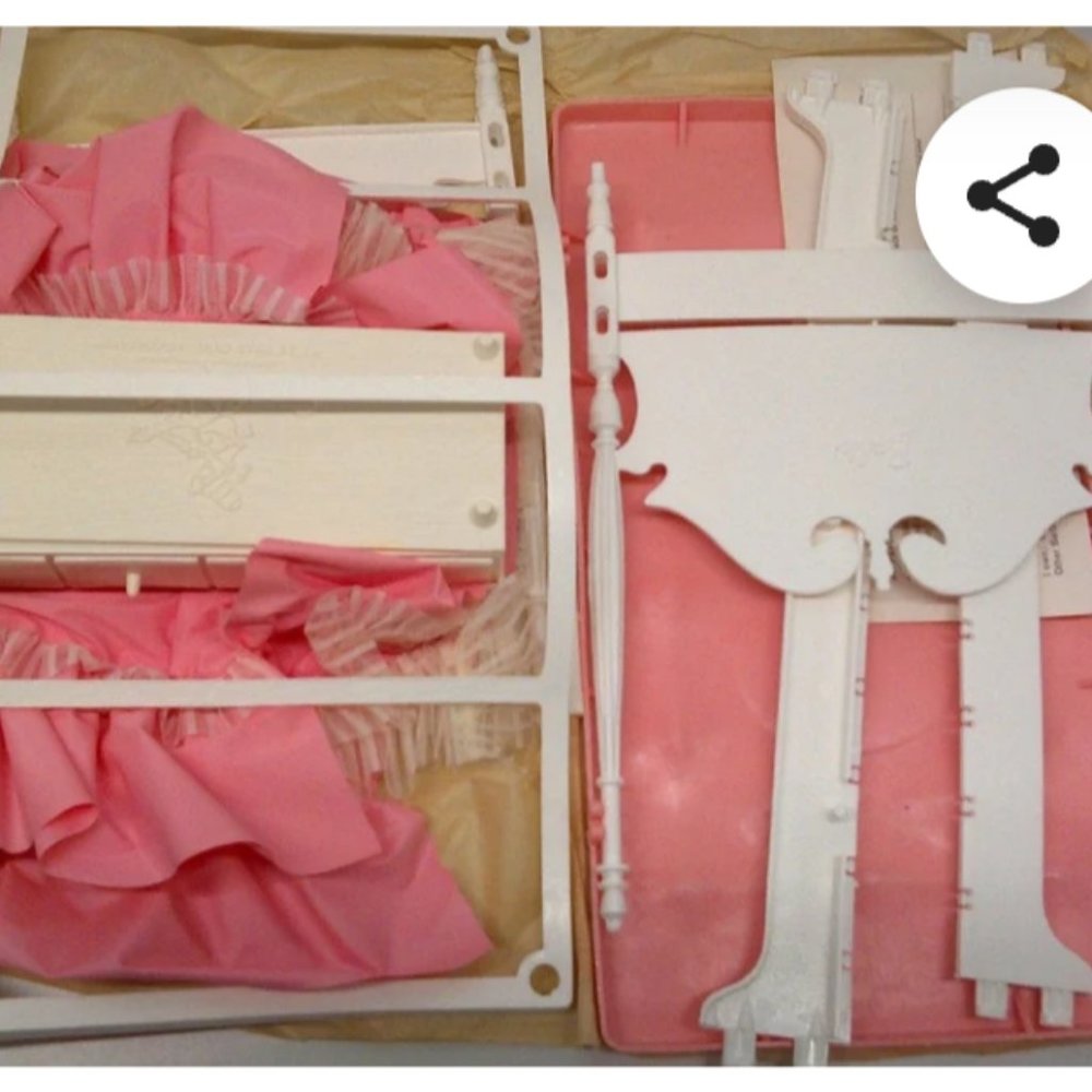 Vintage collectible midge Barbie bed set - Picture 3 of 5